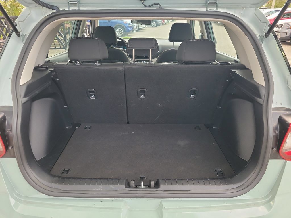 Used 2025 Hyundai Venue SEL FWD image 7