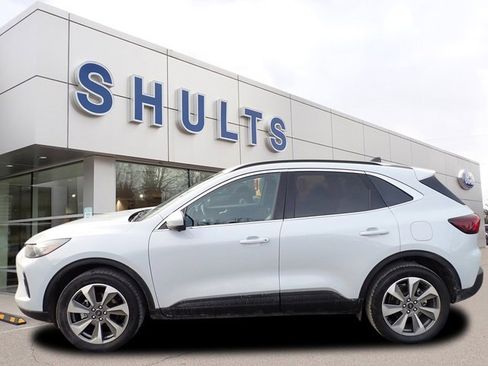 Used 2025 Ford Escape Platinum w/ Premium Technology Package image 2