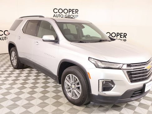 Used 2022 Chevrolet Traverse LT AWD/4WD image 1