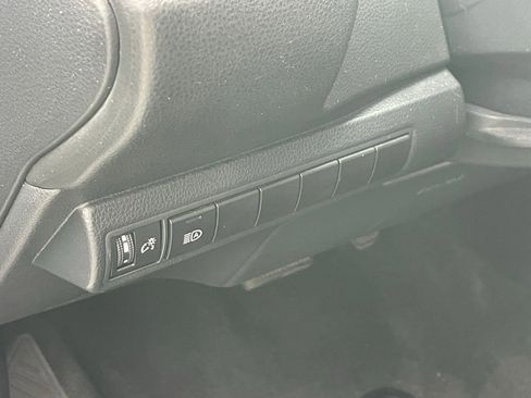 Used 2022 Toyota Corolla LE image 7