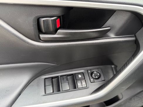 Used 2022 Toyota RAV4 LE AWD/4WD image 19