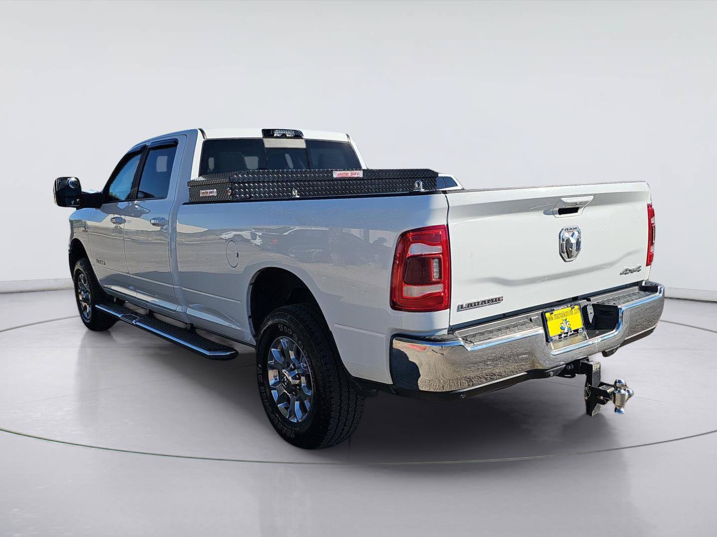 Used 2024 RAM 3500 Laramie AWD/4WD image 3
