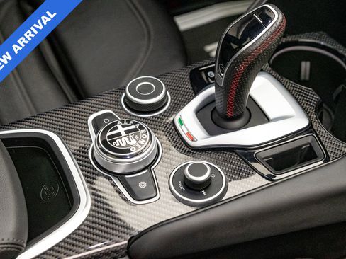 Used 2023 Alfa Romeo Giulia Estrema AWD/4WD image 29