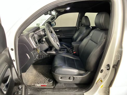 Used 2021 Toyota Tacoma TRD Off-Road w/ TRD Premium Off Road Package image 15