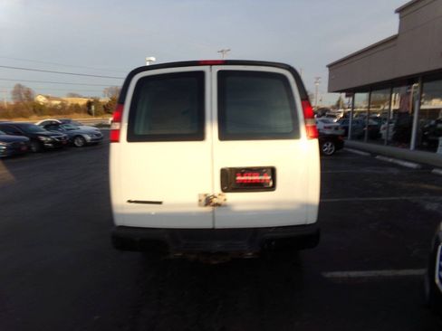 Used 2015 Chevrolet Express 2500 RWD image 3