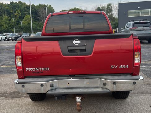 Used 2015 Nissan Frontier SV w/ SV Value Truck Package AWD/4WD image 7