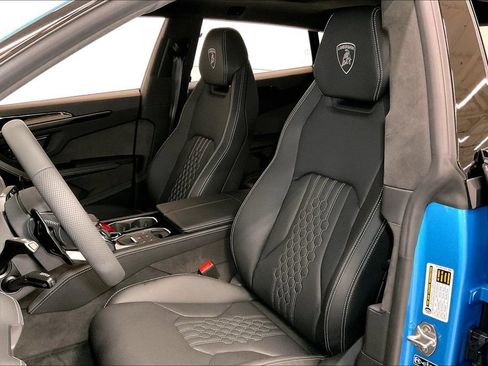 Used 2025 Lamborghini Urus SE image 8