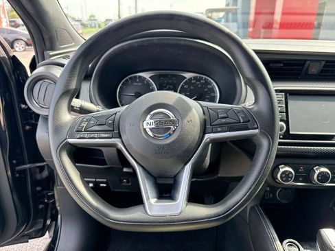 Used 2019 Nissan Kicks S FWD image 15
