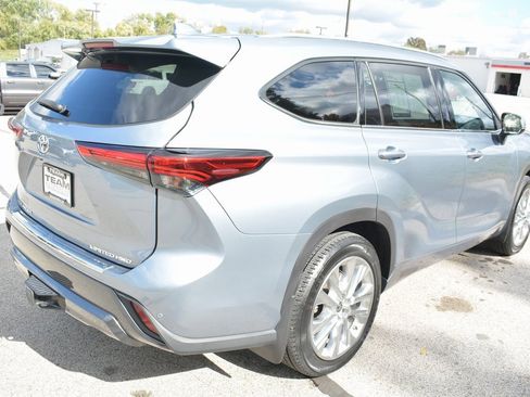 Used 2023 Toyota Highlander Limited image 5