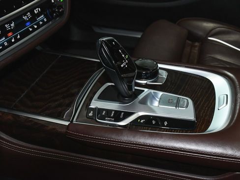 Used 2022 BMW 750i xDrive w/ Executive Package image 66