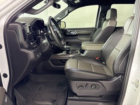 Used 2024 Chevrolet Silverado 1500 ZR2 w/ Technology Package image 22