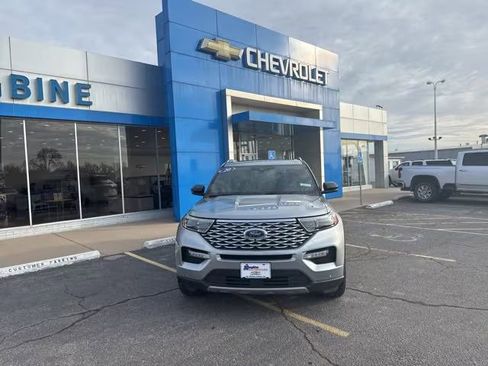 Used 2020 Ford Explorer Platinum image 2