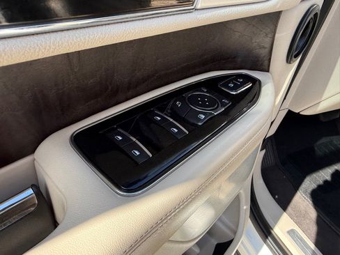 Used 2020 Lincoln Navigator L Reserve w/ Equipment Group 208A Reserve AWD/4WD image 21