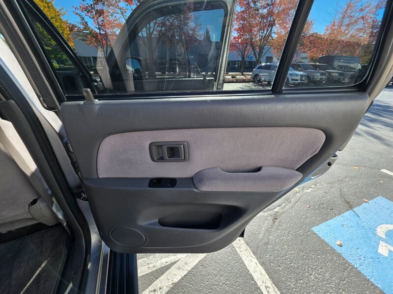 Used 2001 Toyota 4Runner SR5 AWD/4WD image 42