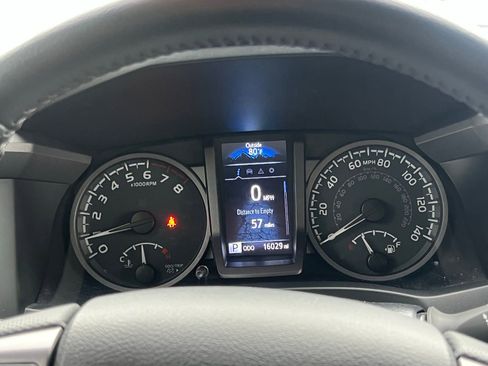 Used 2022 Toyota Tacoma TRD Off-Road image 28