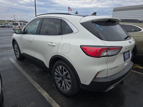 Used 2020 Ford Escape Titanium image 8