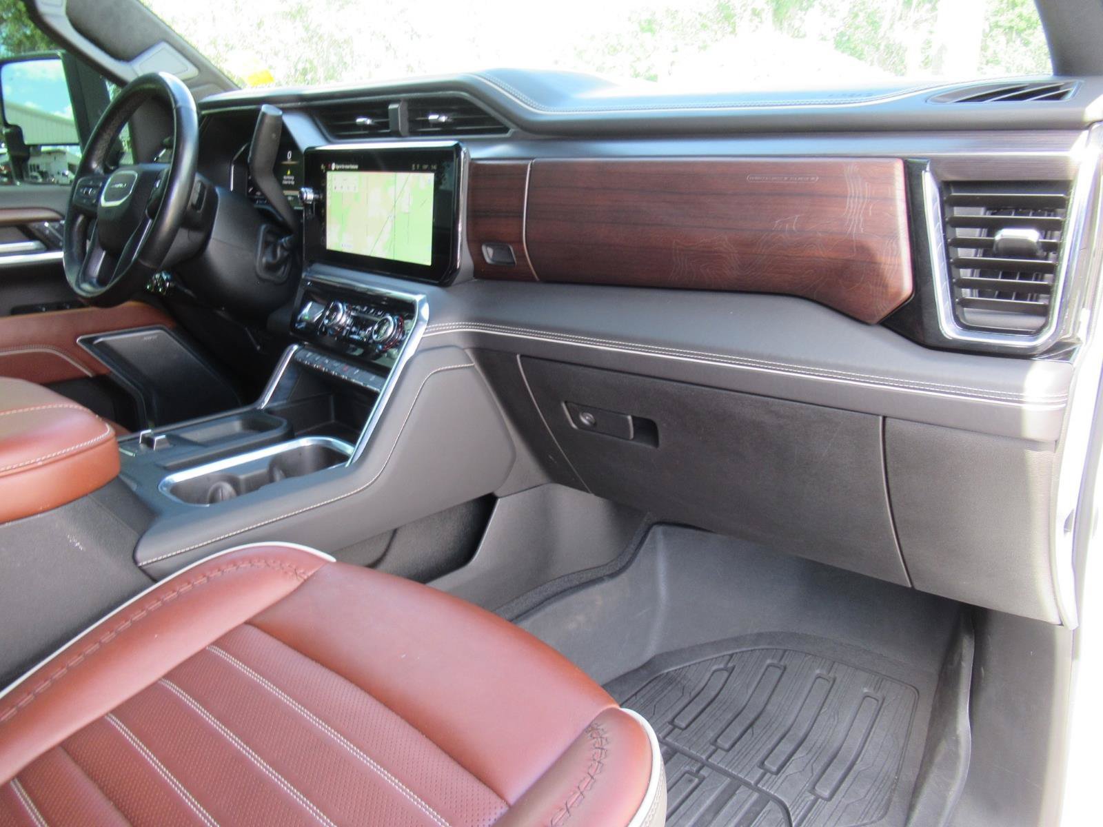 Used 2024 GMC Sierra 3500 Denali Ultimate AWD/4WD image 11