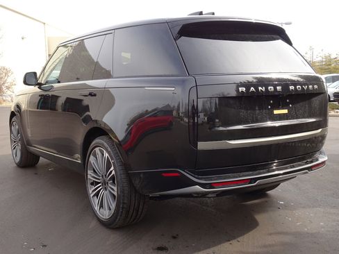 New 2026 Land Rover Range Rover Long Wheelbase SE image 8