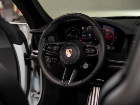 Used 2025 Porsche 911 Carrera T RWD image 18