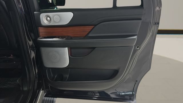 Used 2019 Lincoln Navigator L Reserve AWD/4WD image 31