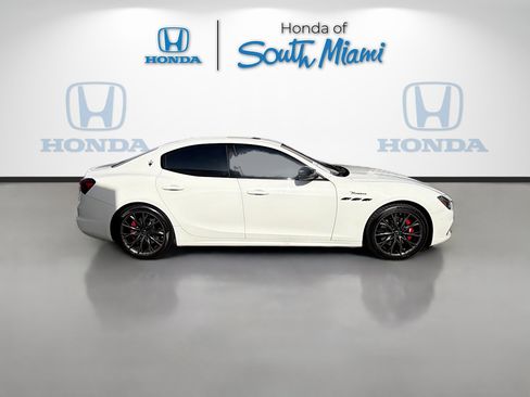 Used 2022 Maserati Ghibli Modena Q4 AWD/4WD image 8