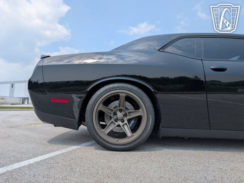 Used 2016 Dodge Challenger R/T Scat Pack w/ Leather Interior Group image 32