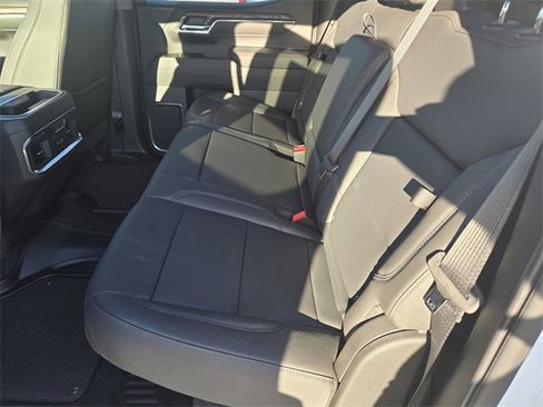 New 2026 GMC Sierra 1500 SLT image 10