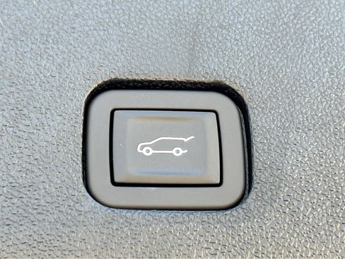 New 2025 Cadillac XT6 Luxury image 29