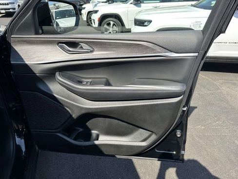 Certified 2023 Jeep Grand Cherokee Limited AWD/4WD image 24