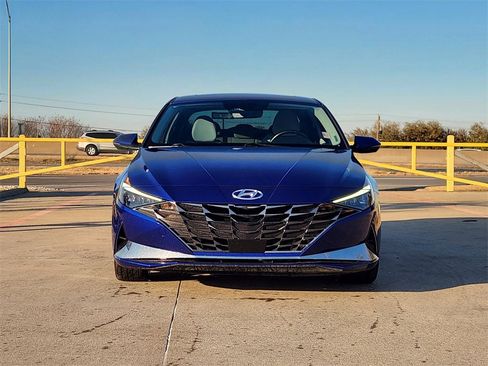 Used 2021 Hyundai Elantra Limited image 2