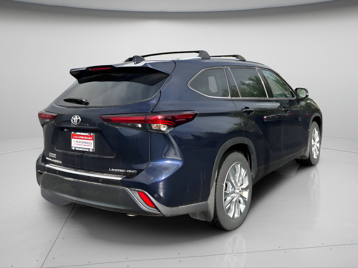 Used 2024 Toyota Highlander Limited AWD/4WD image 5