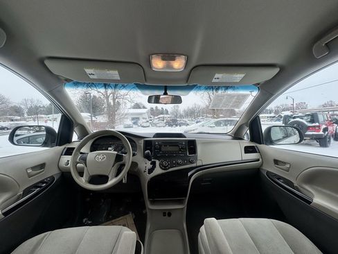 Used 2013 Toyota Sienna L image 13