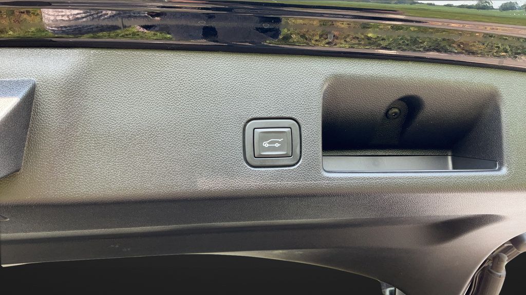 Certified 2024 Chevrolet Equinox EV LT FWD image 25