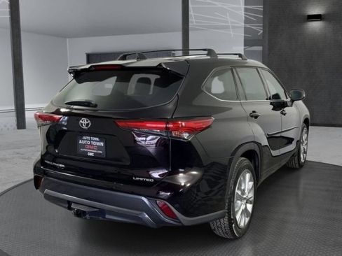 Used 2021 Toyota Highlander Limited FWD image 4