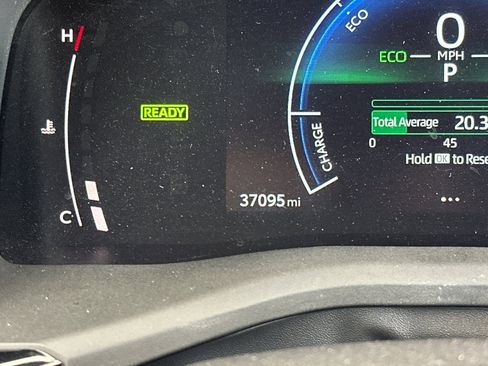 Used 2025 Toyota Camry SE image 24