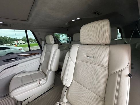 Used 2022 Cadillac Escalade Sport Platinum w/ Heavy-Duty Trailer Package AWD/4WD image 21