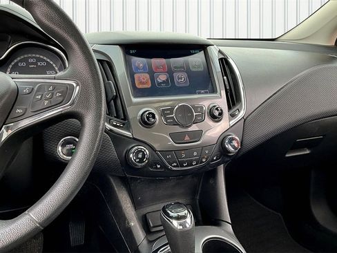 Used 2016 Chevrolet Cruze LT image 9