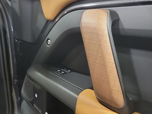 Used 2024 Land Rover Defender 110 X image 30