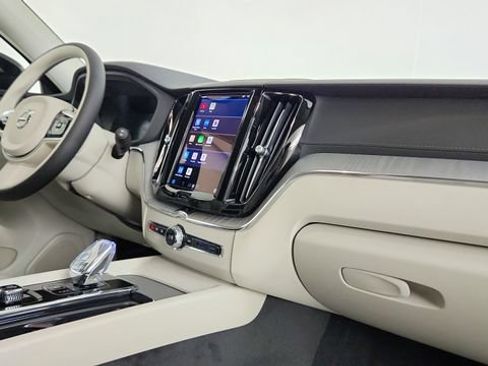 Certified 2025 Volvo XC60 B5 Ultra w/ Protection Package Premier AWD/4WD image 33