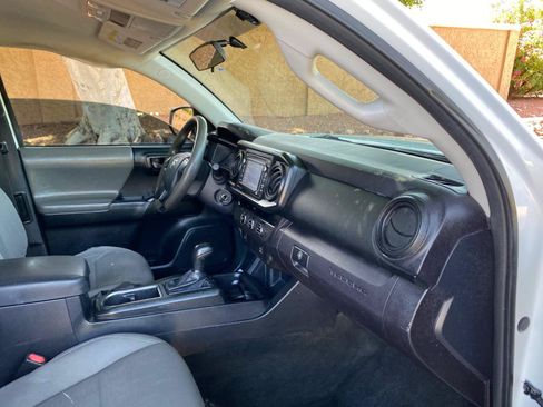 Used 2017 Toyota Tacoma 2WD Access Cab image 31
