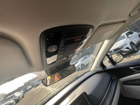 Used 2024 Kia Carnival EX image 21