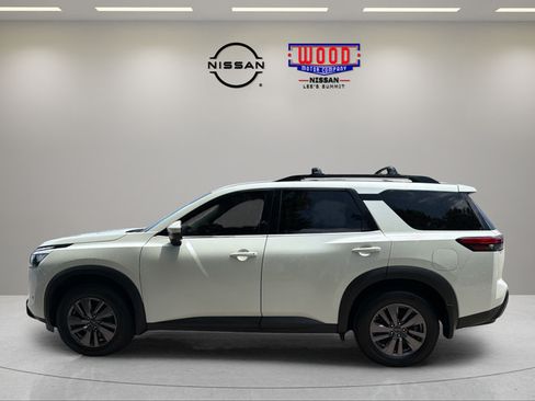 Used 2023 Nissan Pathfinder SV w/ SV Premium Package AWD/4WD image 11