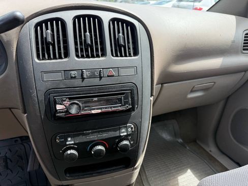 Used 2002 Dodge Caravan SE FWD image 17