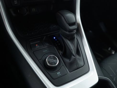 Used 2025 Toyota RAV4 XLE image 22