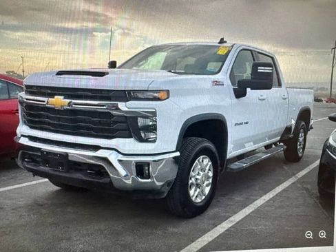 Used 2026 Chevrolet Silverado 2500 LT AWD/4WD image 1