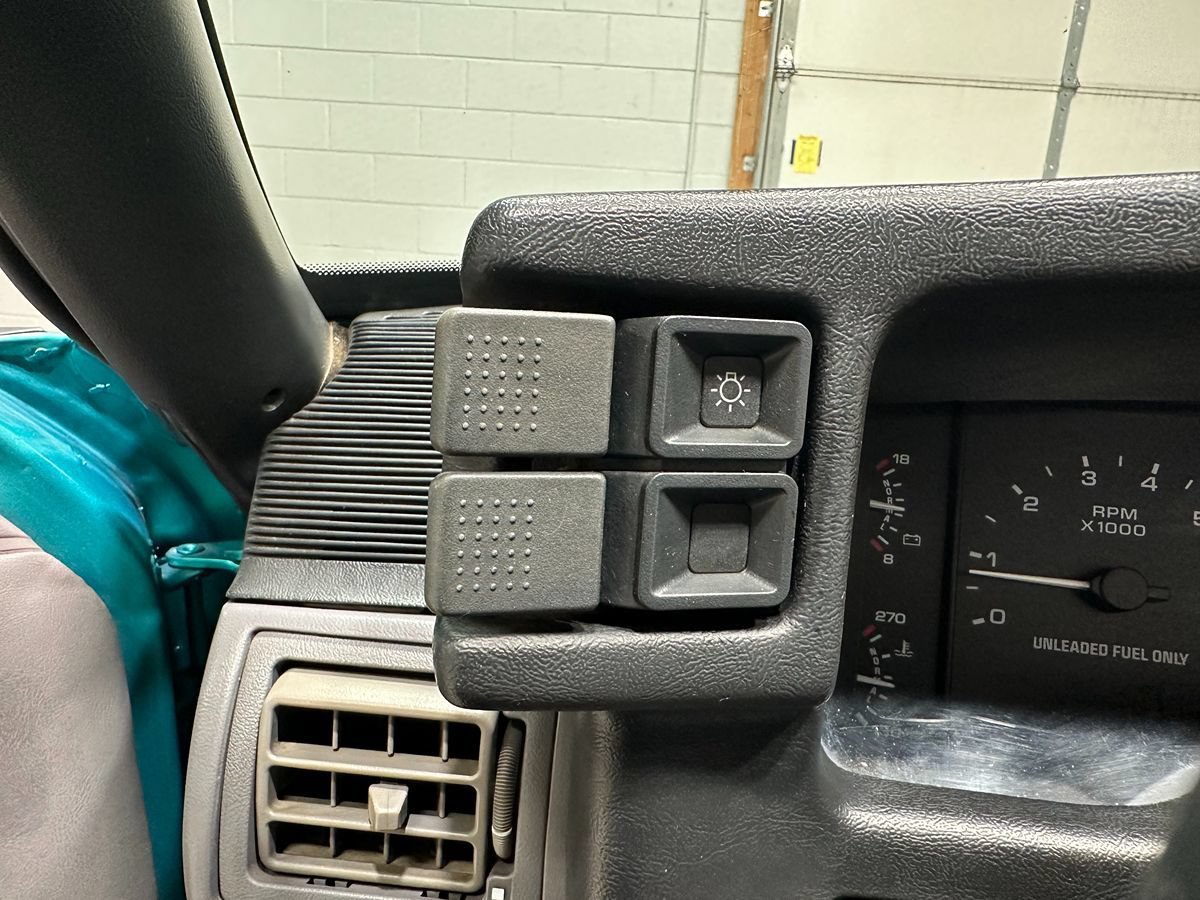Used 1993 Ford Mustang LX RWD image 31