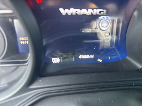 Used 2024 Jeep Wrangler Unlimited AWD/4WD image 14