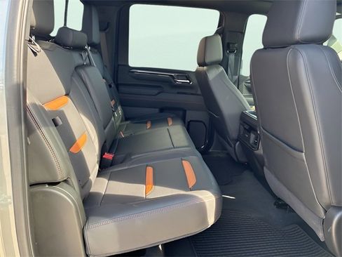 Used 2025 GMC Sierra 2500 AT4 w/ AT4 Premium Plus Package image 11