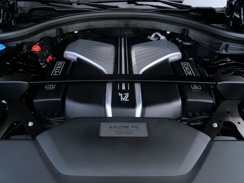 Certified 2024 Rolls-Royce Cullinan image 36