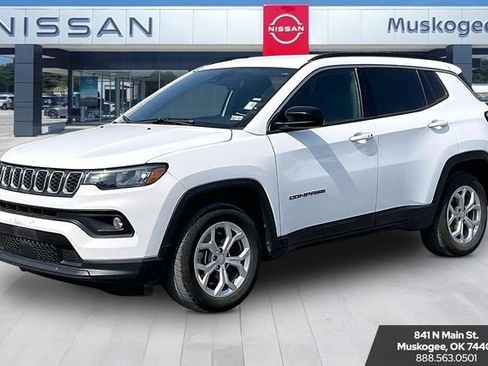 Used 2024 Jeep Compass Latitude AWD/4WD image 3